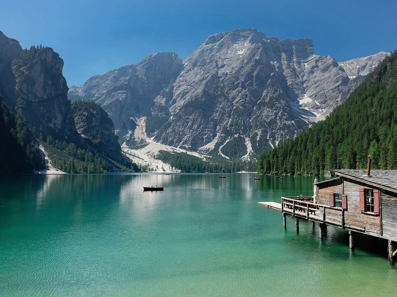Alpine Lake Cabin Living